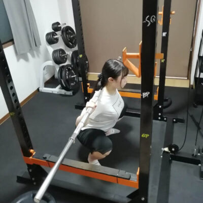 スクワットのトレーニング風景