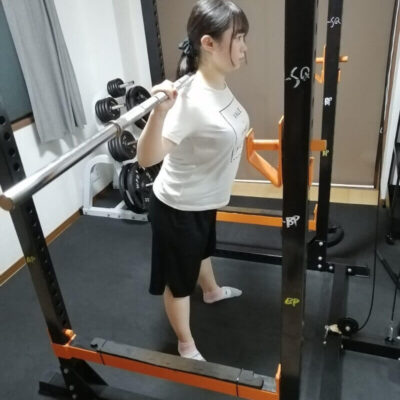 バーベルを使用したトレーニング風景