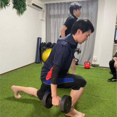 ダンベルを使用したスクワット