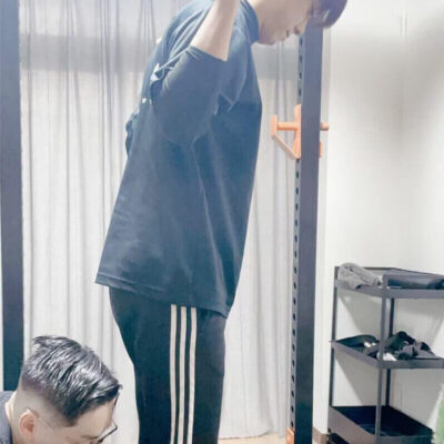 パワーリフティングバー使用時のトレーニング風景